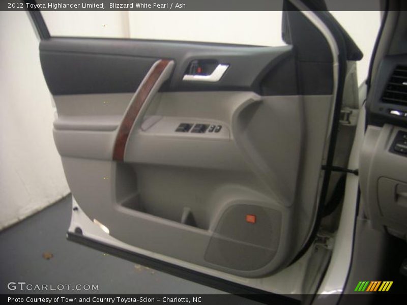 Blizzard White Pearl / Ash 2012 Toyota Highlander Limited