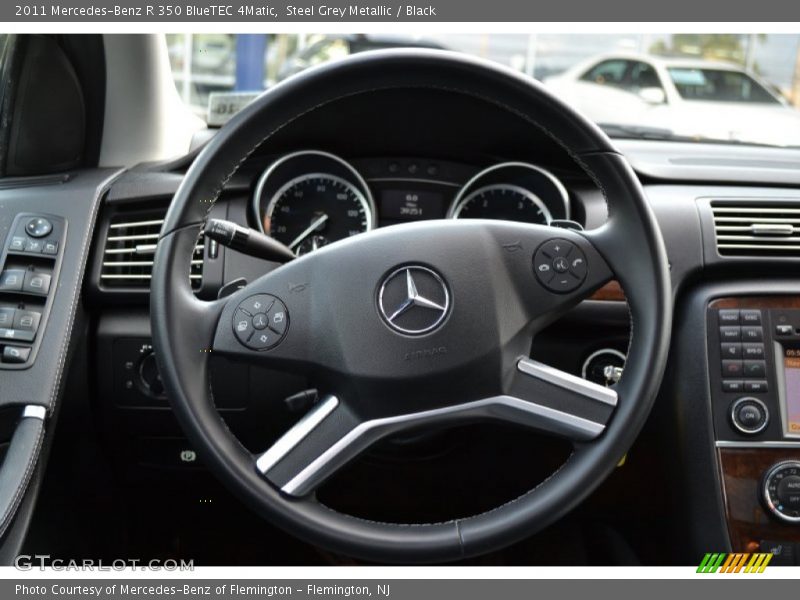  2011 R 350 BlueTEC 4Matic Steering Wheel