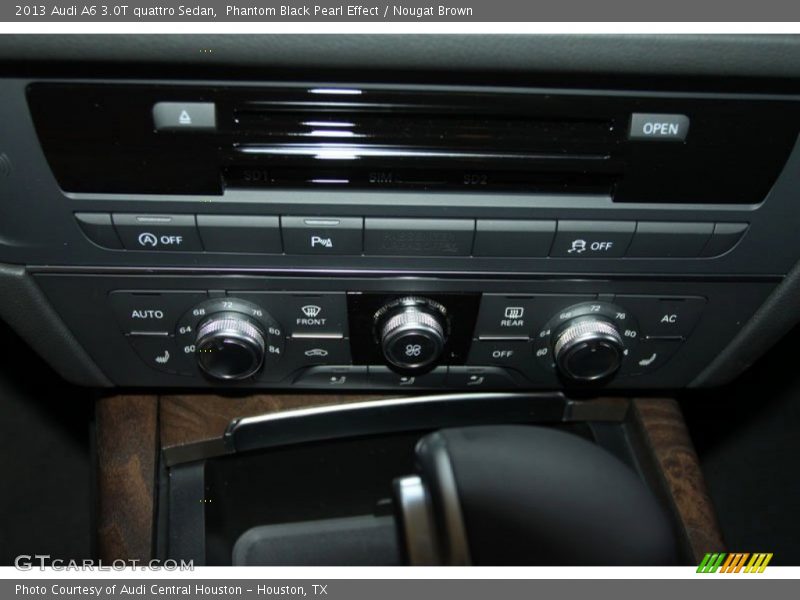Controls of 2013 A6 3.0T quattro Sedan