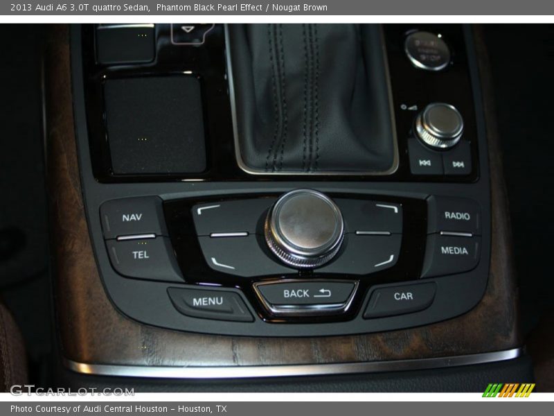 Controls of 2013 A6 3.0T quattro Sedan