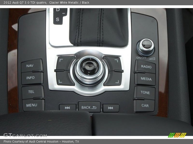 Glacier White Metallic / Black 2012 Audi Q7 3.0 TDI quattro