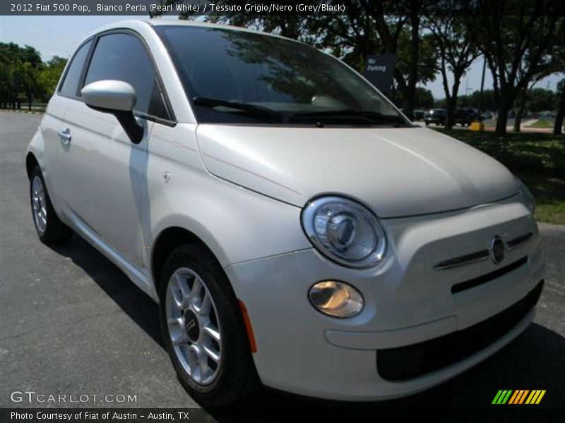 Bianco Perla (Pearl White) / Tessuto Grigio/Nero (Grey/Black) 2012 Fiat 500 Pop