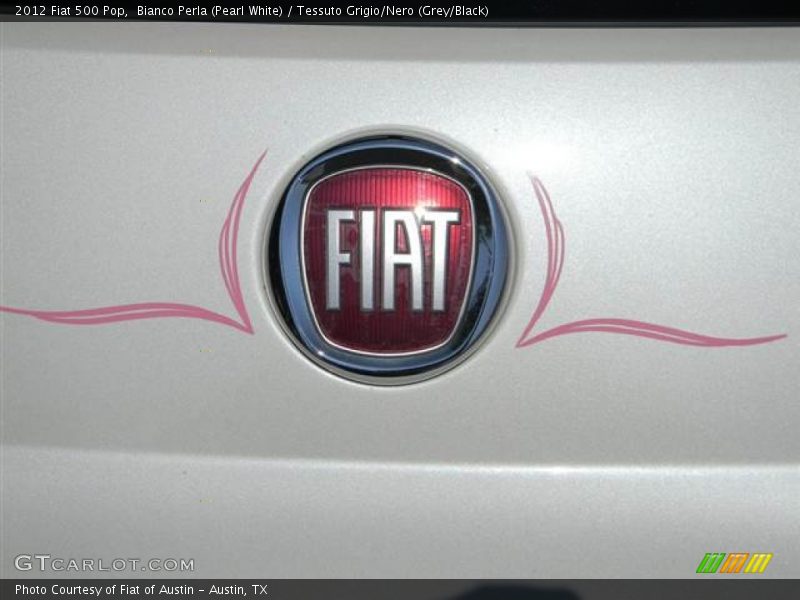 Bianco Perla (Pearl White) / Tessuto Grigio/Nero (Grey/Black) 2012 Fiat 500 Pop