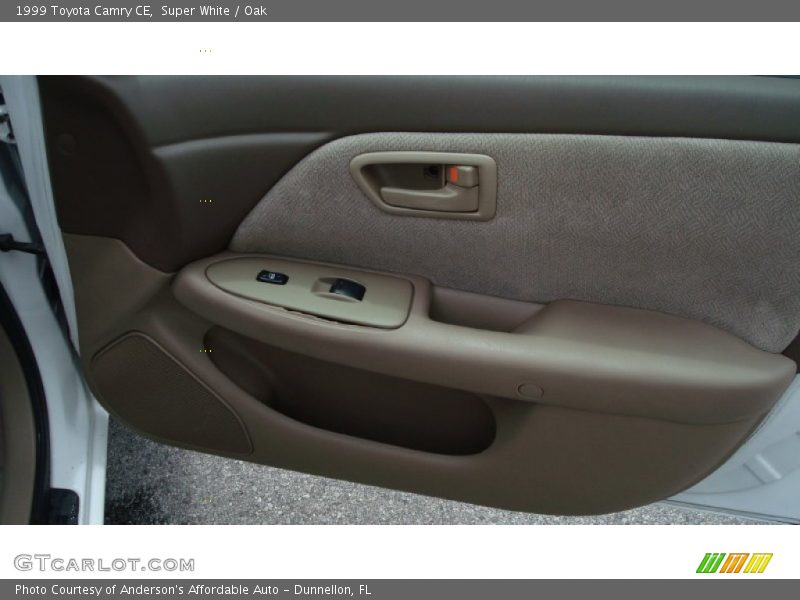 Super White / Oak 1999 Toyota Camry CE