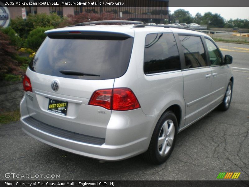 Mercury Sliver Metallic / Aero Grey 2009 Volkswagen Routan SEL