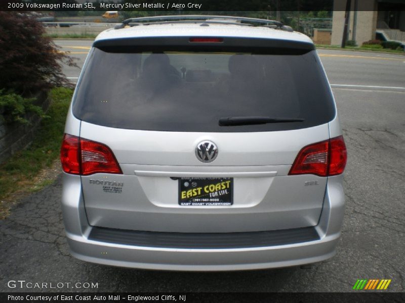 Mercury Sliver Metallic / Aero Grey 2009 Volkswagen Routan SEL