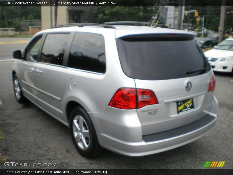 Mercury Sliver Metallic / Aero Grey 2009 Volkswagen Routan SEL
