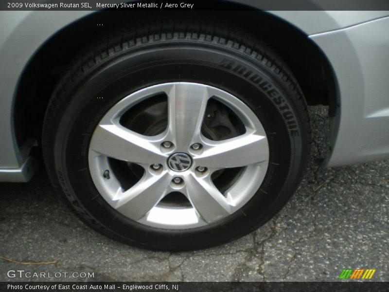 Mercury Sliver Metallic / Aero Grey 2009 Volkswagen Routan SEL