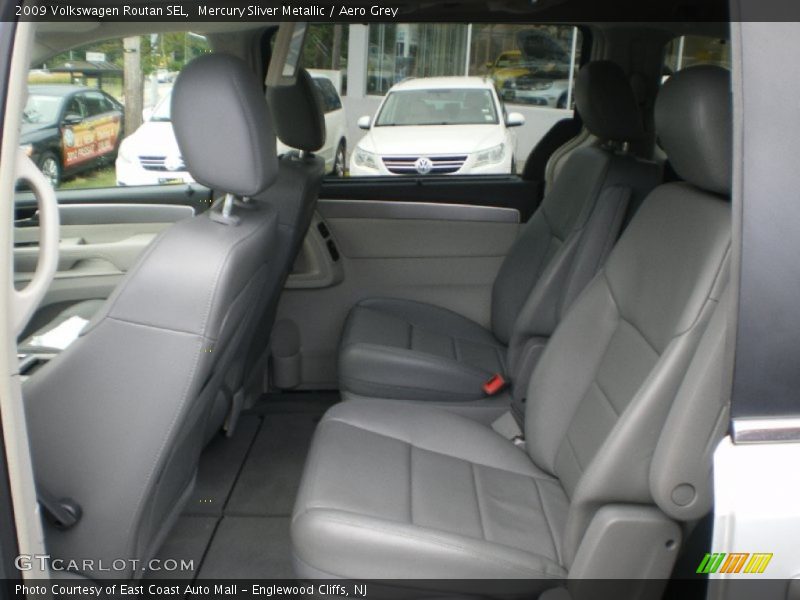 Mercury Sliver Metallic / Aero Grey 2009 Volkswagen Routan SEL