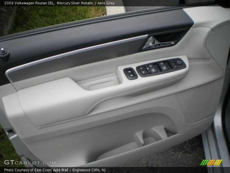Mercury Sliver Metallic / Aero Grey 2009 Volkswagen Routan SEL