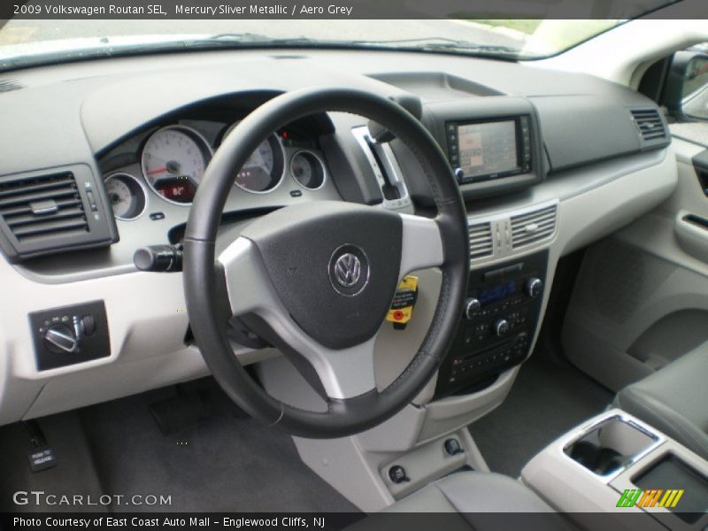 Mercury Sliver Metallic / Aero Grey 2009 Volkswagen Routan SEL