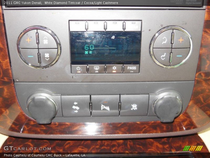 White Diamond Tintcoat / Cocoa/Light Cashmere 2011 GMC Yukon Denali
