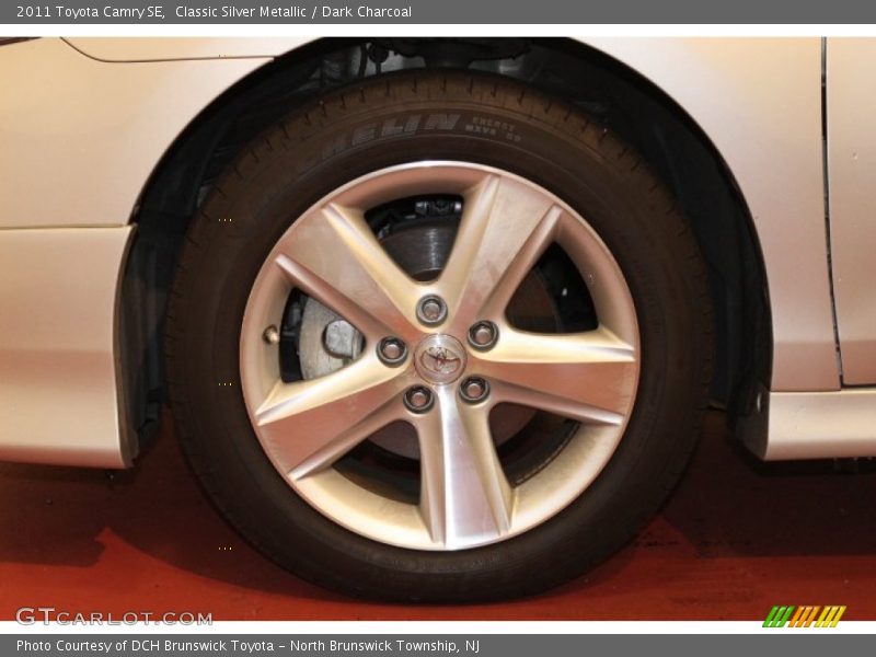 Classic Silver Metallic / Dark Charcoal 2011 Toyota Camry SE