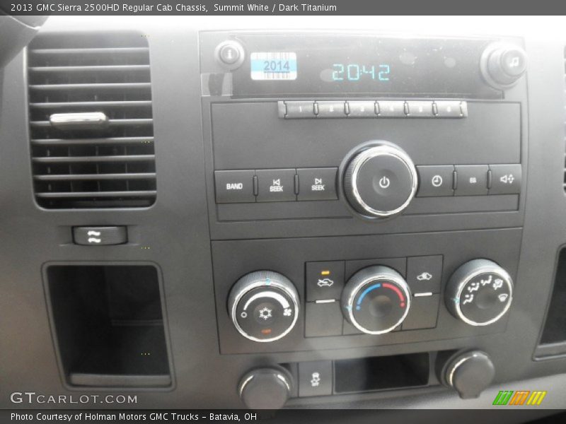 Summit White / Dark Titanium 2013 GMC Sierra 2500HD Regular Cab Chassis