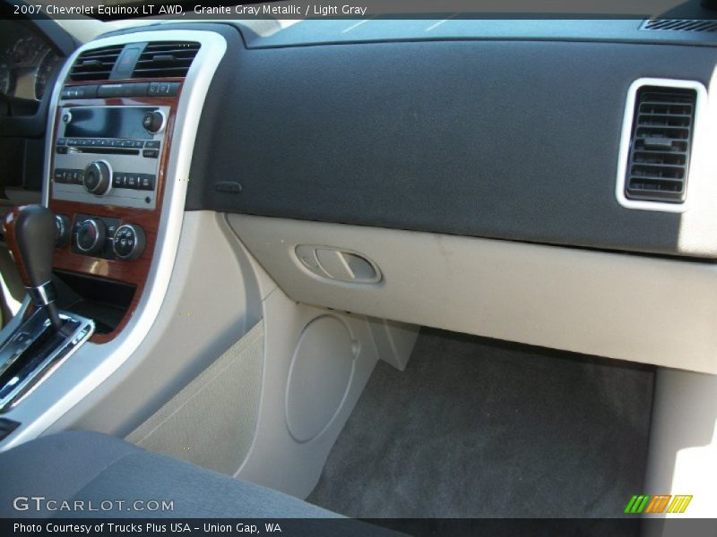 Granite Gray Metallic / Light Gray 2007 Chevrolet Equinox LT AWD