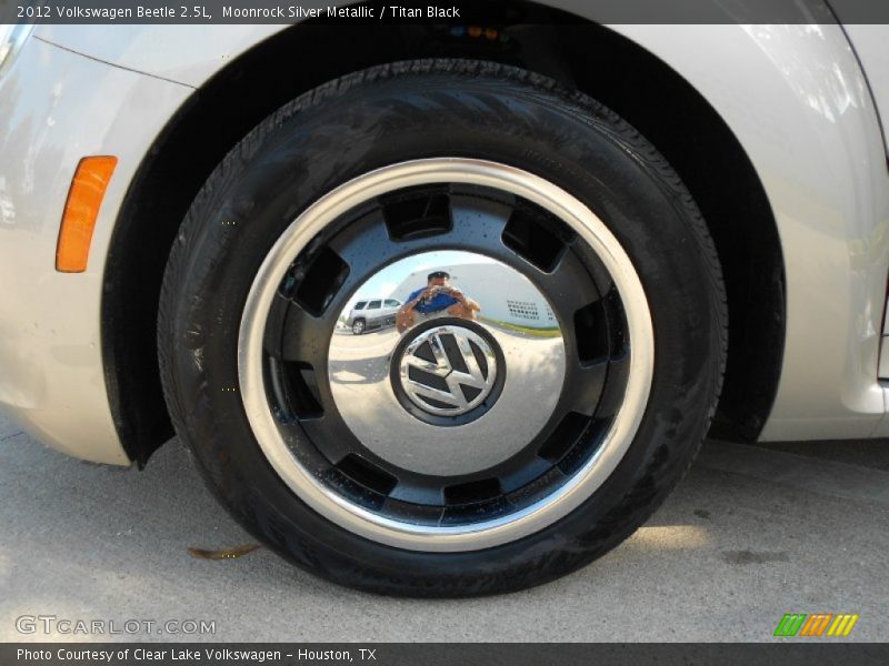 Moonrock Silver Metallic / Titan Black 2012 Volkswagen Beetle 2.5L