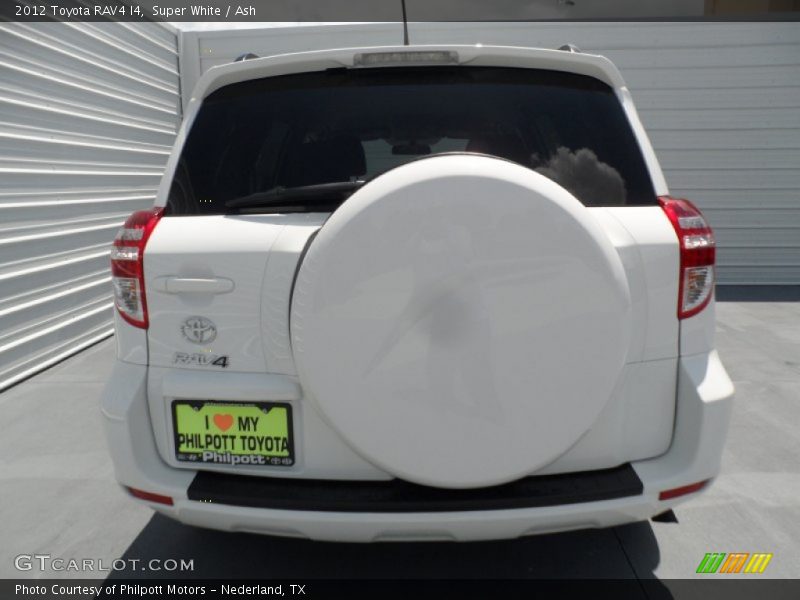 Super White / Ash 2012 Toyota RAV4 I4
