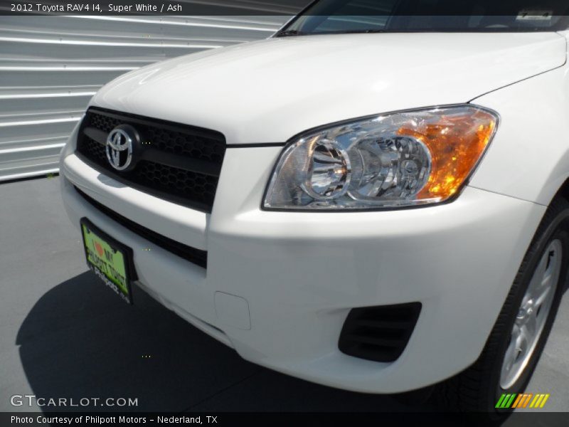 Super White / Ash 2012 Toyota RAV4 I4