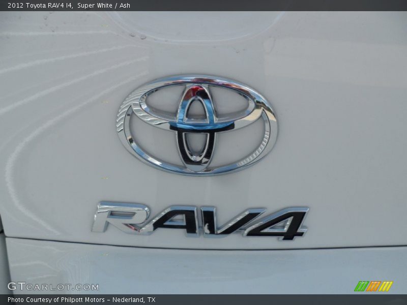 Super White / Ash 2012 Toyota RAV4 I4