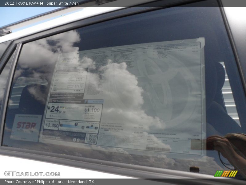 Super White / Ash 2012 Toyota RAV4 I4