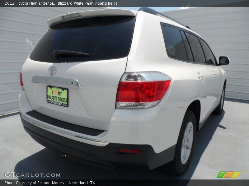 Blizzard White Pearl / Sand Beige 2012 Toyota Highlander SE