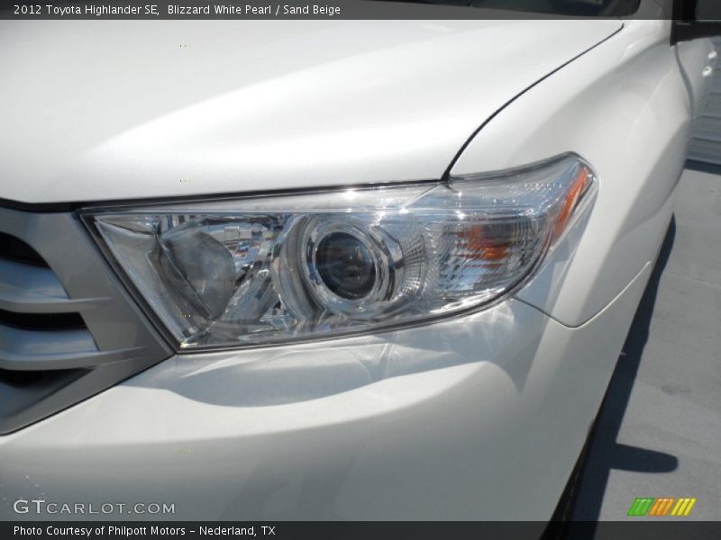 Blizzard White Pearl / Sand Beige 2012 Toyota Highlander SE