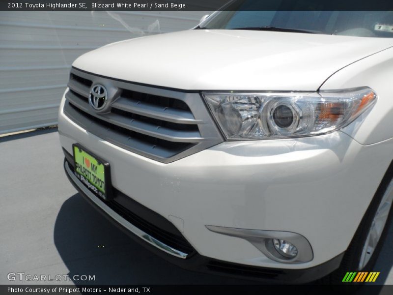 Blizzard White Pearl / Sand Beige 2012 Toyota Highlander SE