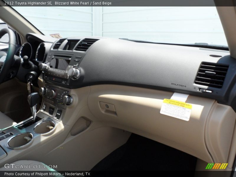 Blizzard White Pearl / Sand Beige 2012 Toyota Highlander SE
