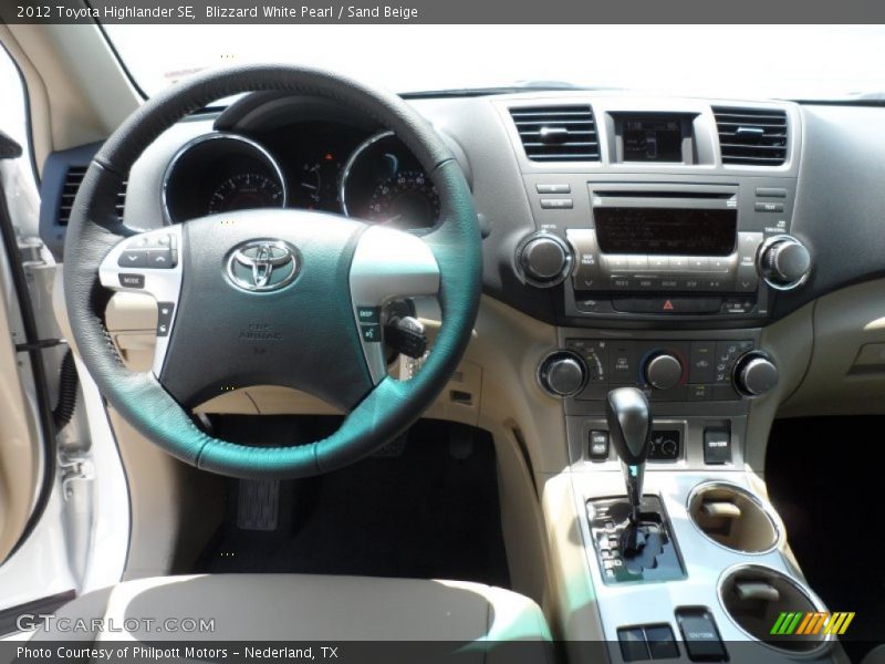Blizzard White Pearl / Sand Beige 2012 Toyota Highlander SE