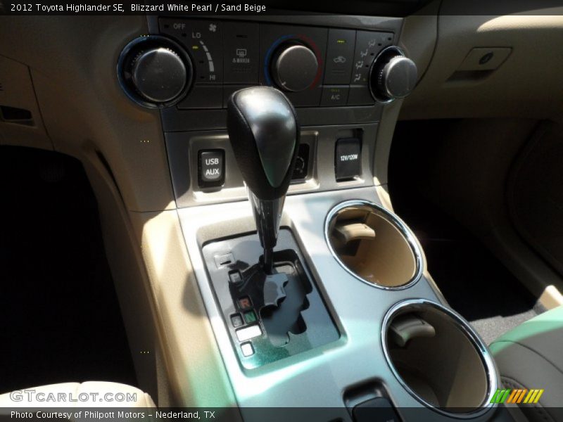 Blizzard White Pearl / Sand Beige 2012 Toyota Highlander SE