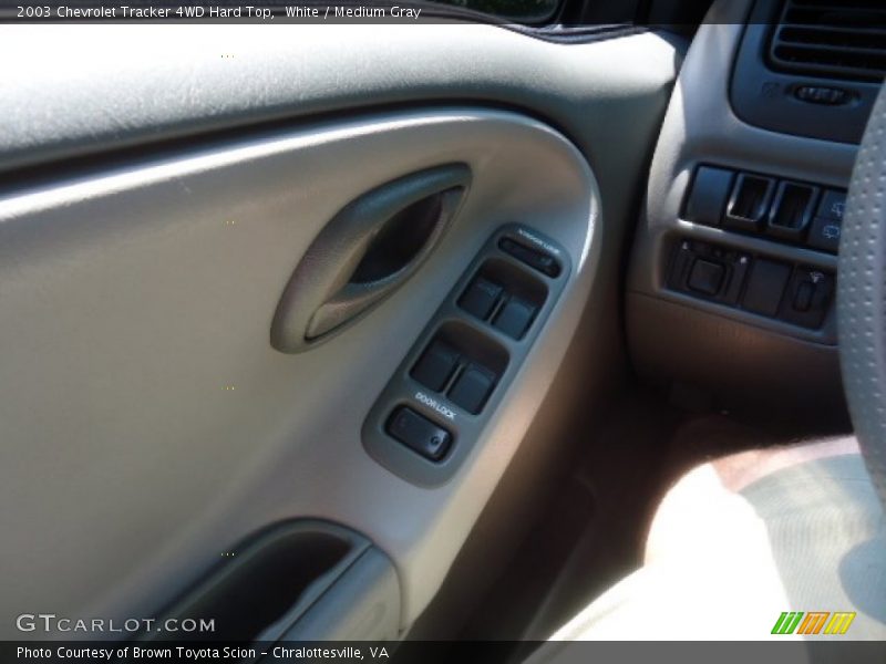 White / Medium Gray 2003 Chevrolet Tracker 4WD Hard Top