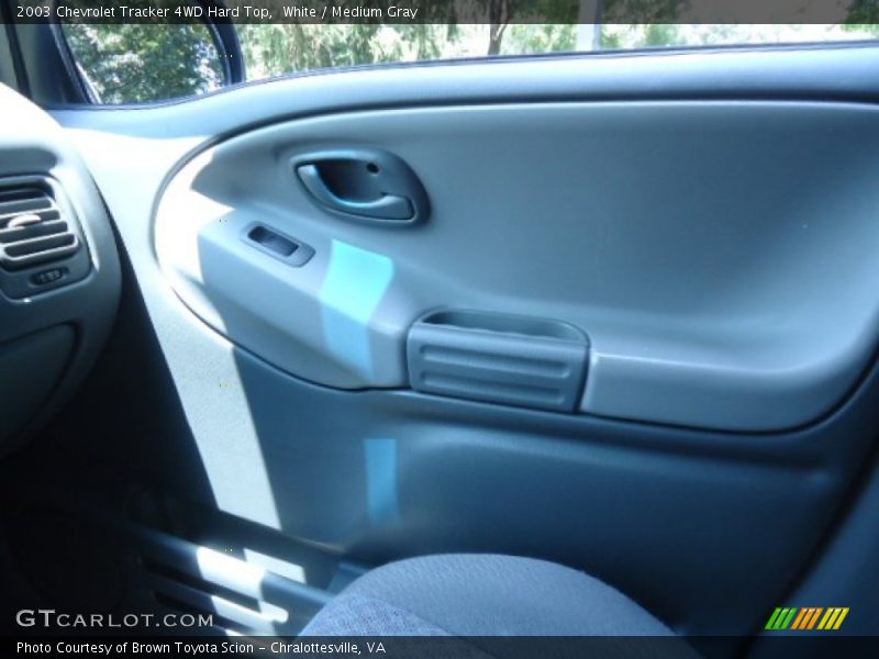 White / Medium Gray 2003 Chevrolet Tracker 4WD Hard Top