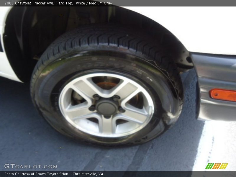 White / Medium Gray 2003 Chevrolet Tracker 4WD Hard Top