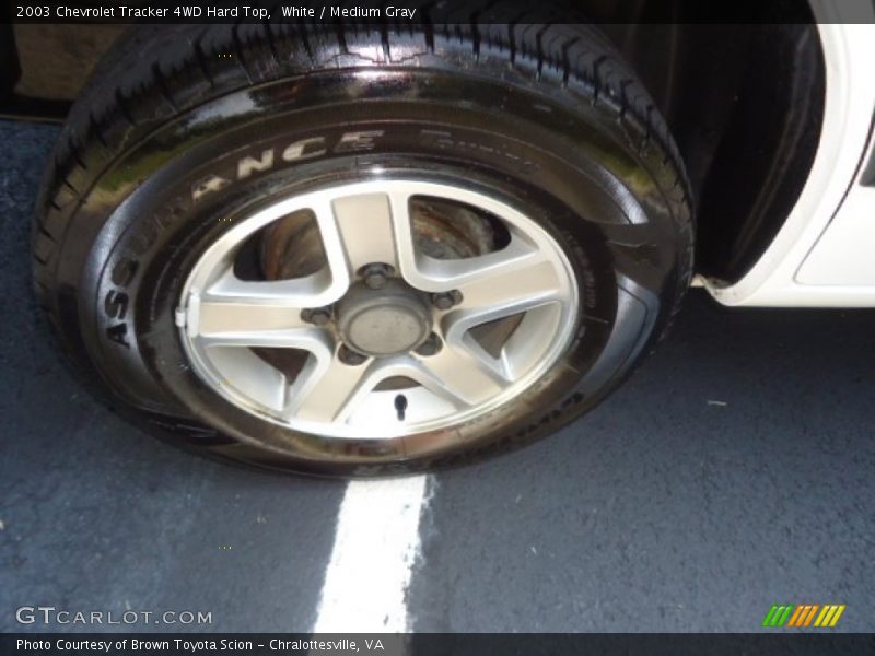 White / Medium Gray 2003 Chevrolet Tracker 4WD Hard Top