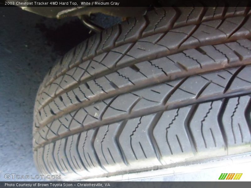 White / Medium Gray 2003 Chevrolet Tracker 4WD Hard Top