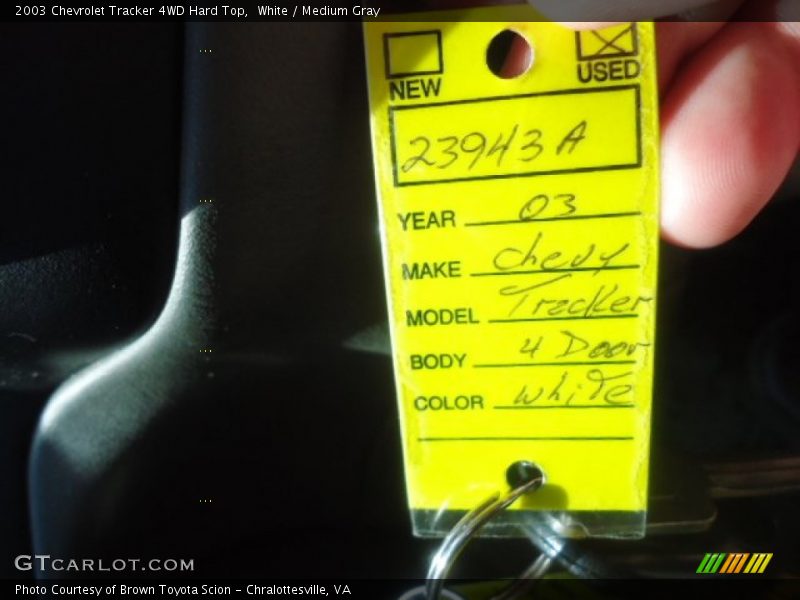 White / Medium Gray 2003 Chevrolet Tracker 4WD Hard Top