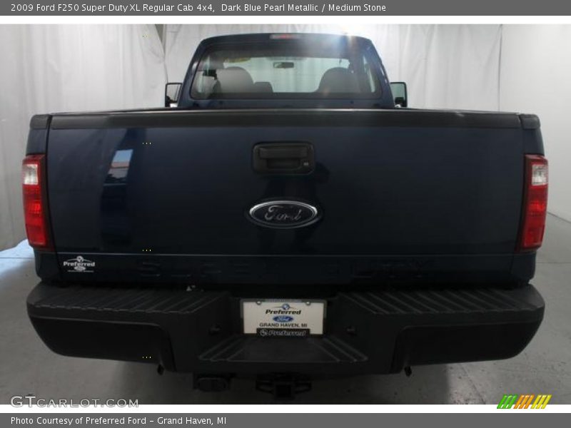 Dark Blue Pearl Metallic / Medium Stone 2009 Ford F250 Super Duty XL Regular Cab 4x4