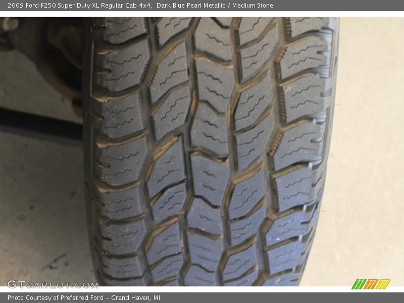 Dark Blue Pearl Metallic / Medium Stone 2009 Ford F250 Super Duty XL Regular Cab 4x4