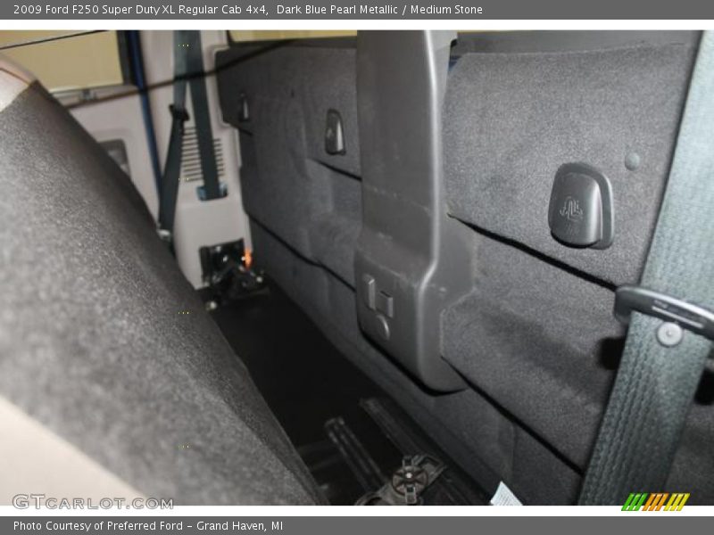 Dark Blue Pearl Metallic / Medium Stone 2009 Ford F250 Super Duty XL Regular Cab 4x4