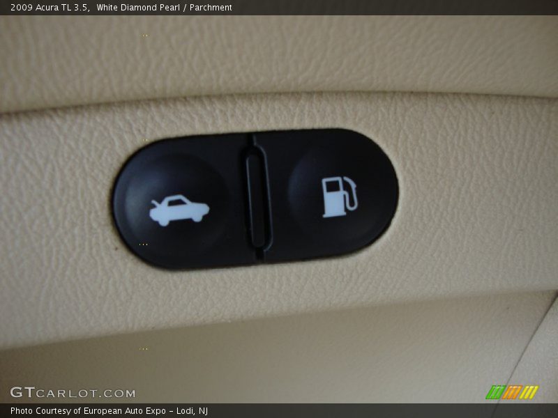 White Diamond Pearl / Parchment 2009 Acura TL 3.5