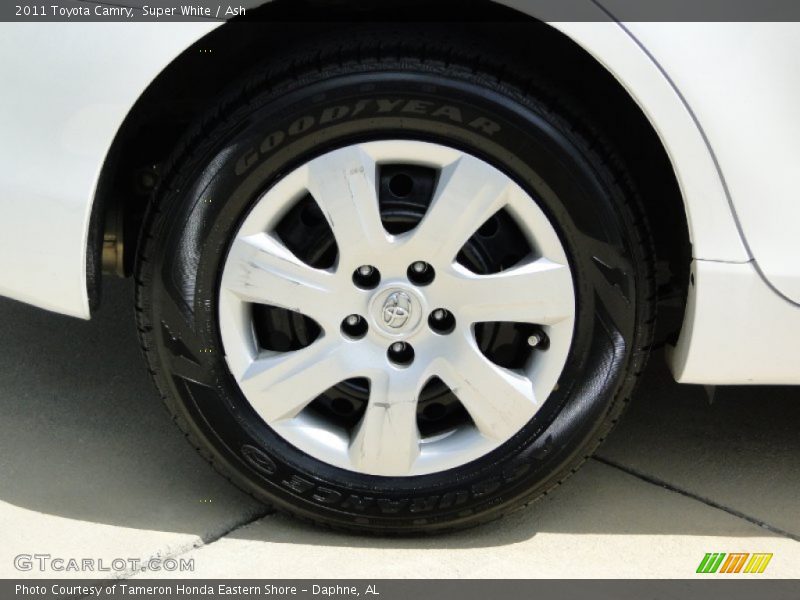 Super White / Ash 2011 Toyota Camry
