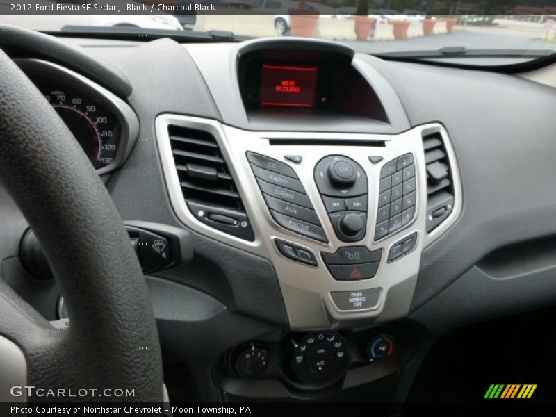 Black / Charcoal Black 2012 Ford Fiesta SE Sedan