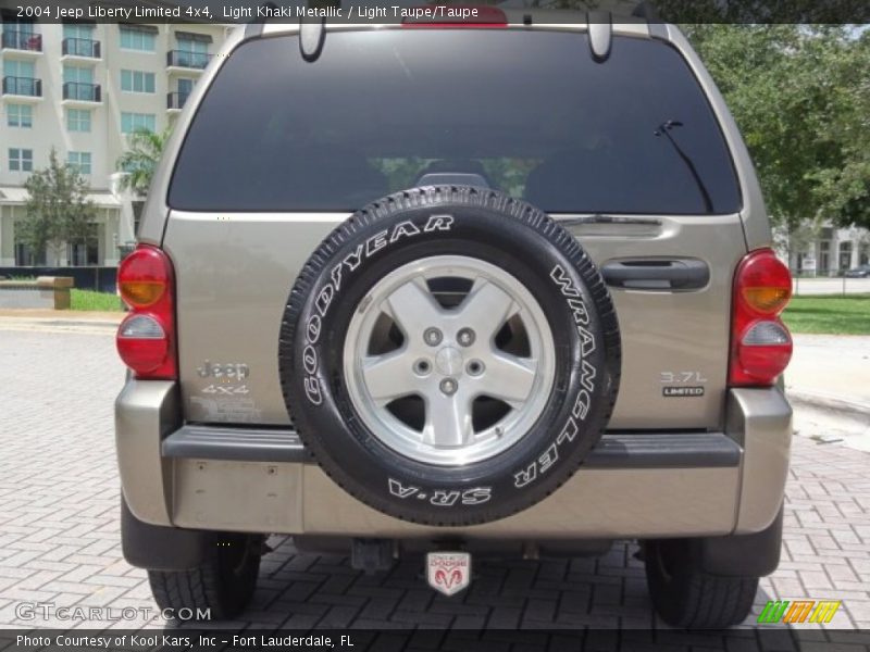 Light Khaki Metallic / Light Taupe/Taupe 2004 Jeep Liberty Limited 4x4