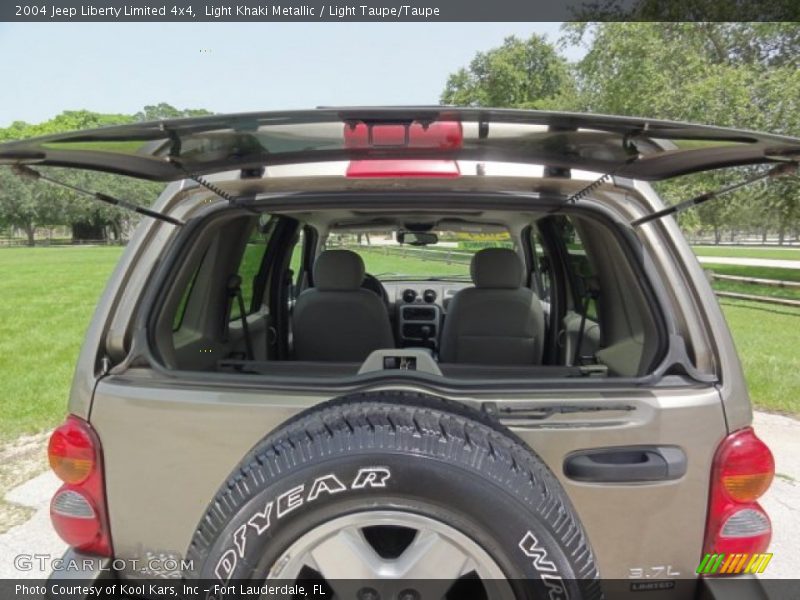 Light Khaki Metallic / Light Taupe/Taupe 2004 Jeep Liberty Limited 4x4