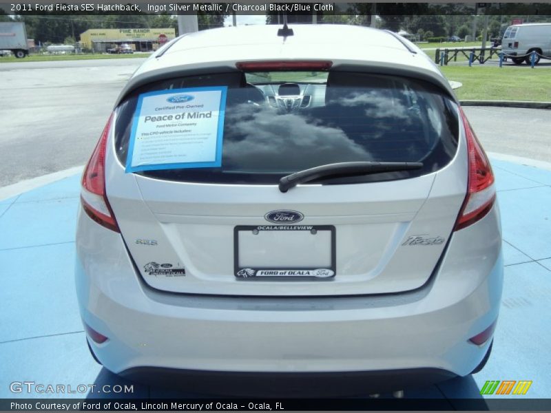 Ingot Silver Metallic / Charcoal Black/Blue Cloth 2011 Ford Fiesta SES Hatchback