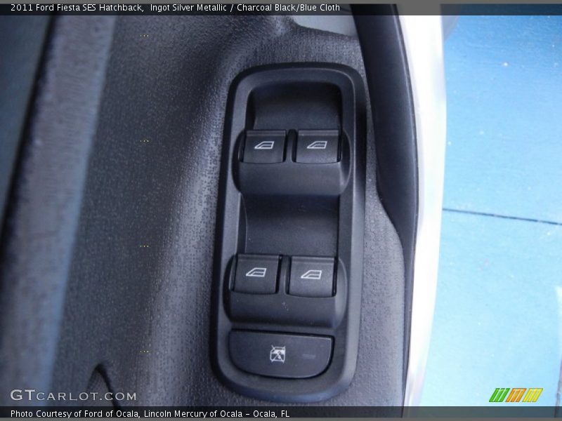 Ingot Silver Metallic / Charcoal Black/Blue Cloth 2011 Ford Fiesta SES Hatchback