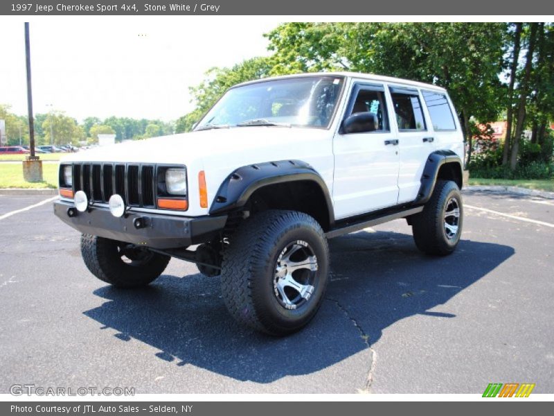 Front 3/4 View of 1997 Cherokee Sport 4x4