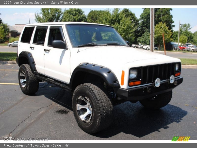 Front 3/4 View of 1997 Cherokee Sport 4x4