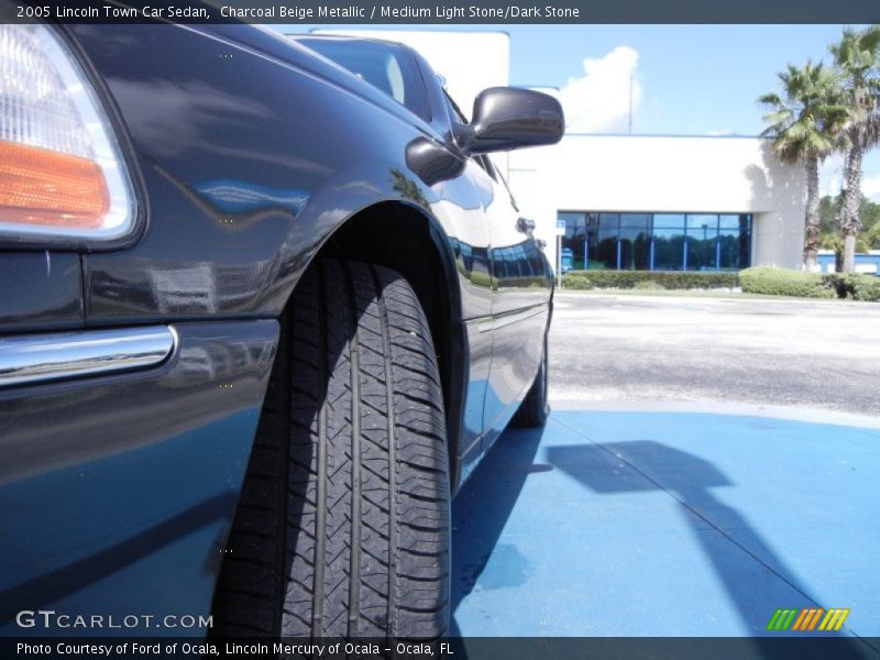 Charcoal Beige Metallic / Medium Light Stone/Dark Stone 2005 Lincoln Town Car Sedan