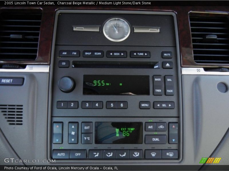 Charcoal Beige Metallic / Medium Light Stone/Dark Stone 2005 Lincoln Town Car Sedan
